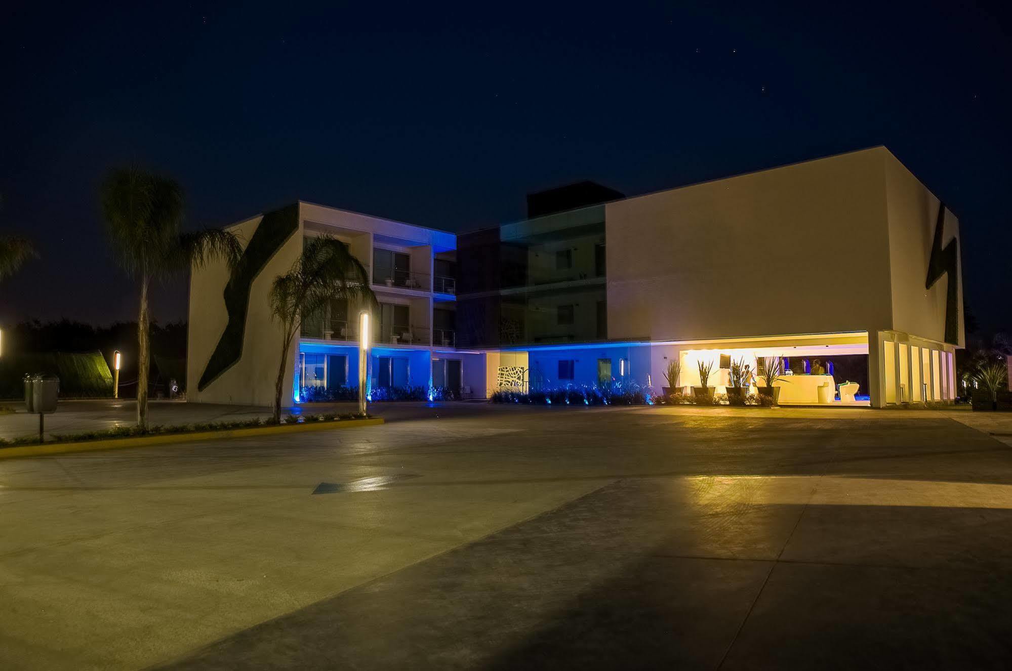 Hotel Aqua Spa & Resort Мартинес-де-ла-Торре Экстерьер фото